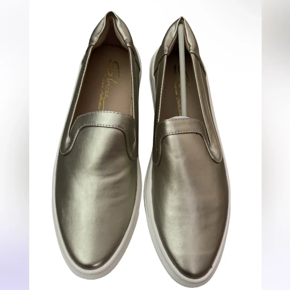 Sbicca Rafa light gold slip on sneakers